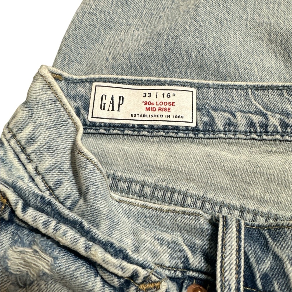 GAP Light wash Distressed 90’s Jean - Picture 4 of 4